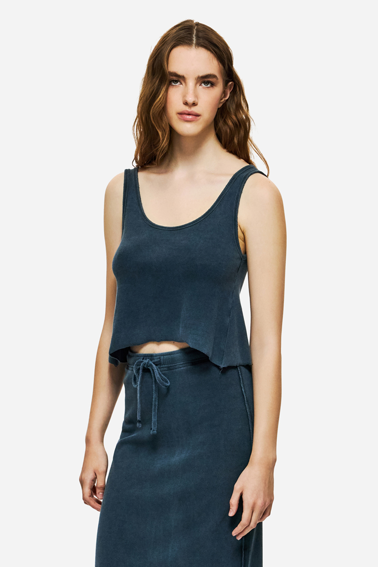 CROPPED TANK TOP WITH RAW EDGES