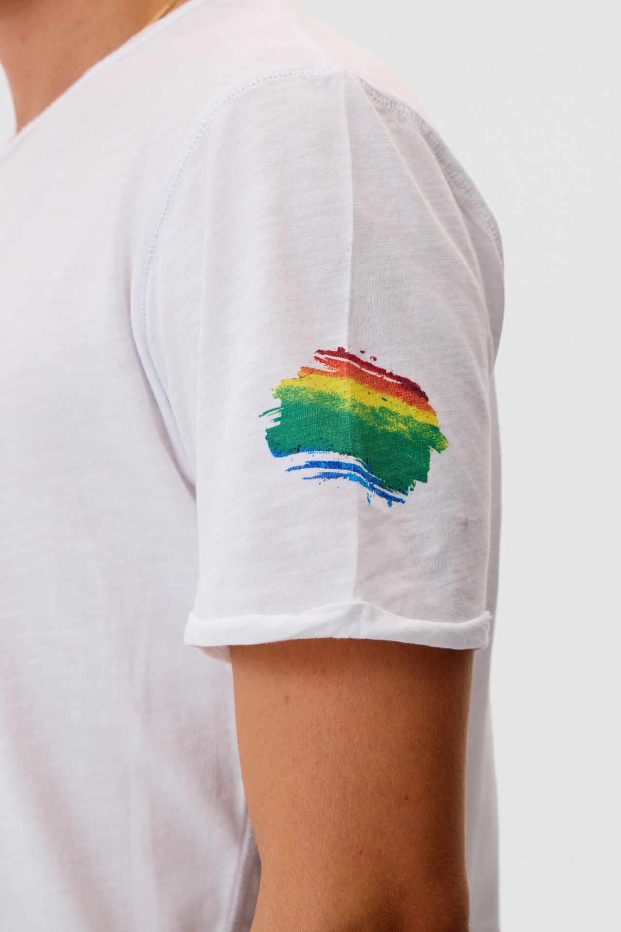 THE ROUNDNECK DETAILED T-SHIRT