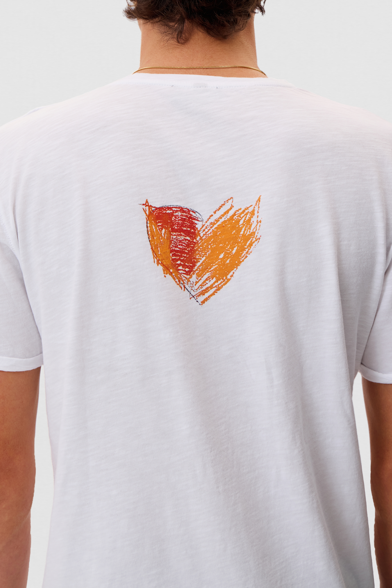 THE ROUNDNECK DETAILED T-SHIRT