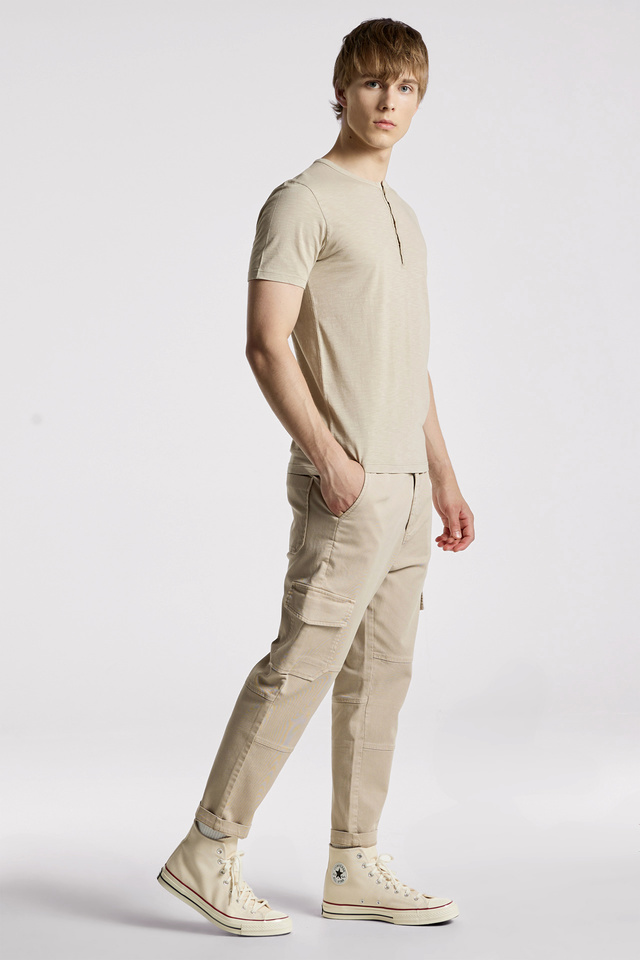 T-Shirt με Κουμπιά