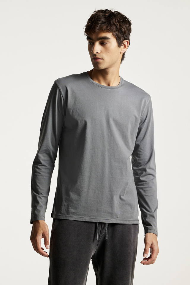 Long-sleeve T-shirt