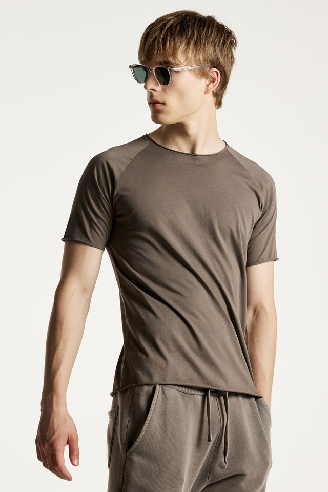 Organic Cotton Raw-Edges T-shirt