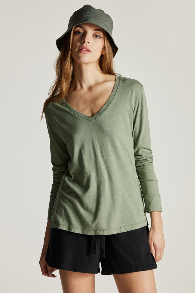 Longsleeve T-Shirt with V neck