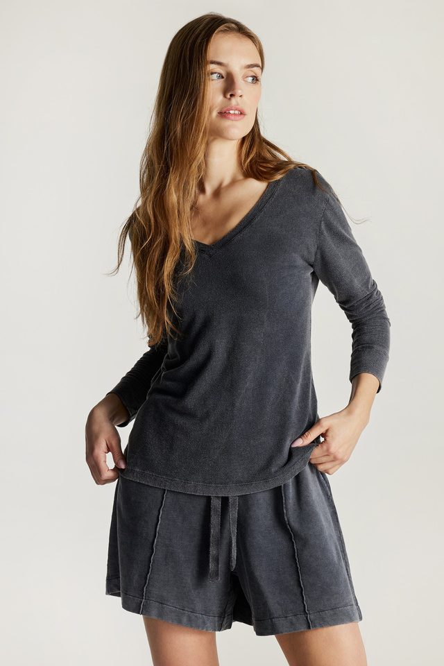 Longsleeve T-Shirt with V neck