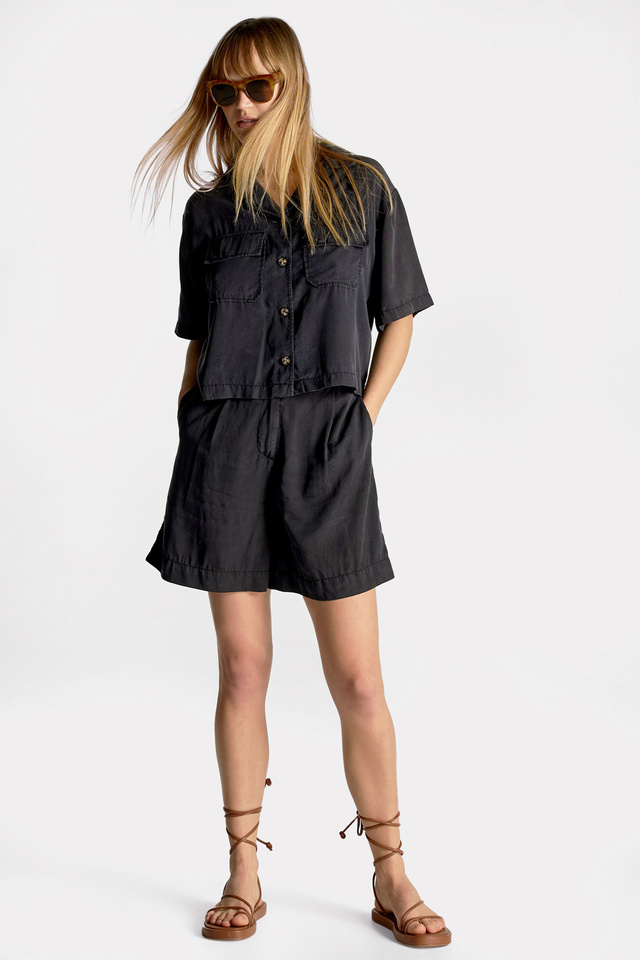 High-waisted Pleated Bermuda