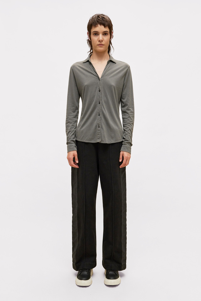 Shirt in Fitted Line with Pockets