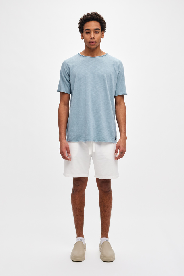 T-shirt σε Κανονική Γραμμή με Κομμένη Λαιμόκοψη