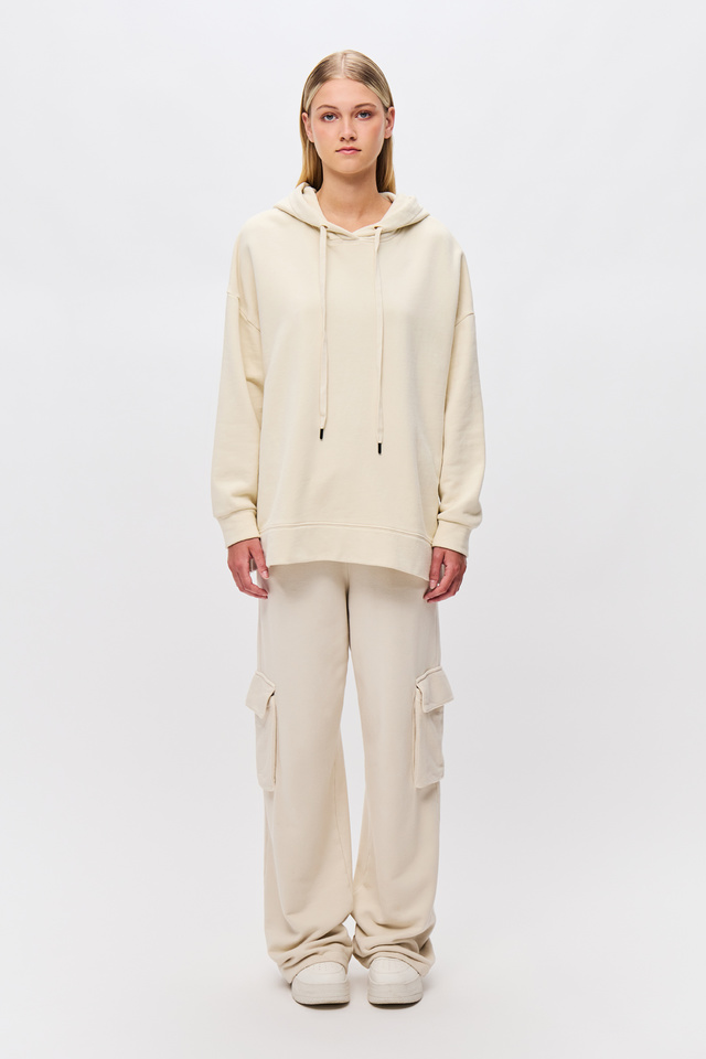 Φούτερ σε Φαρδιά Γραμμή με Πλαϊνά Ανοίγματα