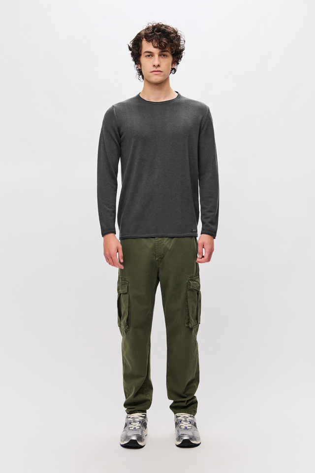 Roundneck Sweater in Slim Fit