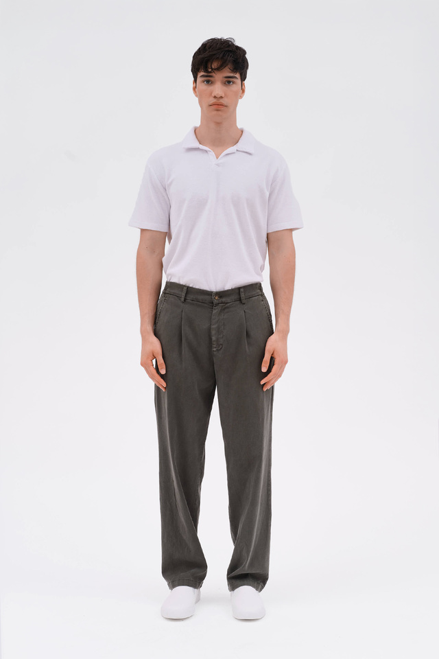 Pleated Trousers in Relaxed Fit