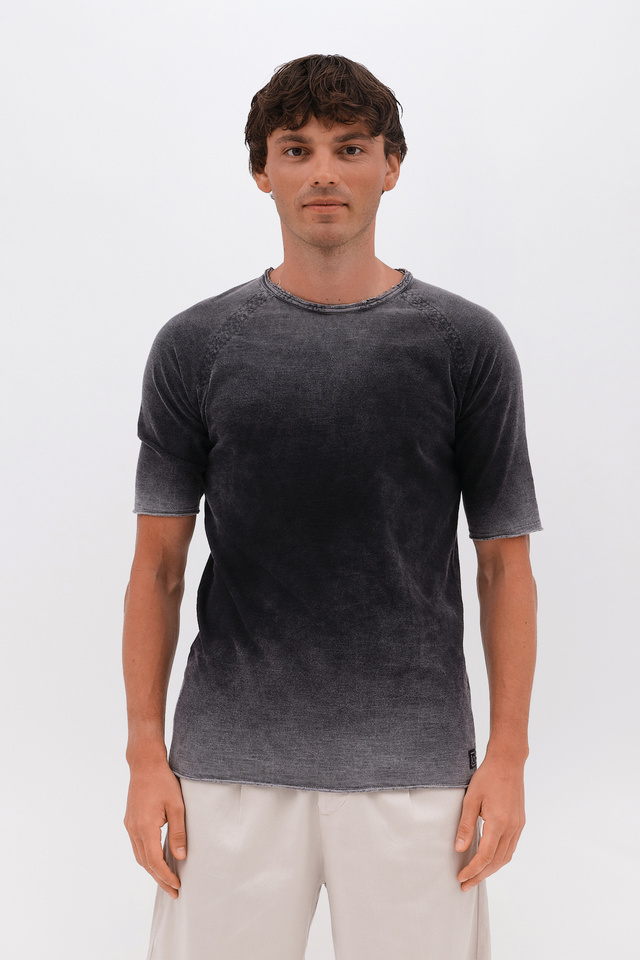 T-Shirt with Raglan Sleeves
