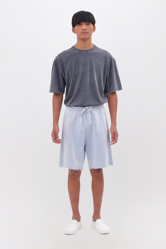 Sweatbermuda with Raw Edges in Regular Fit