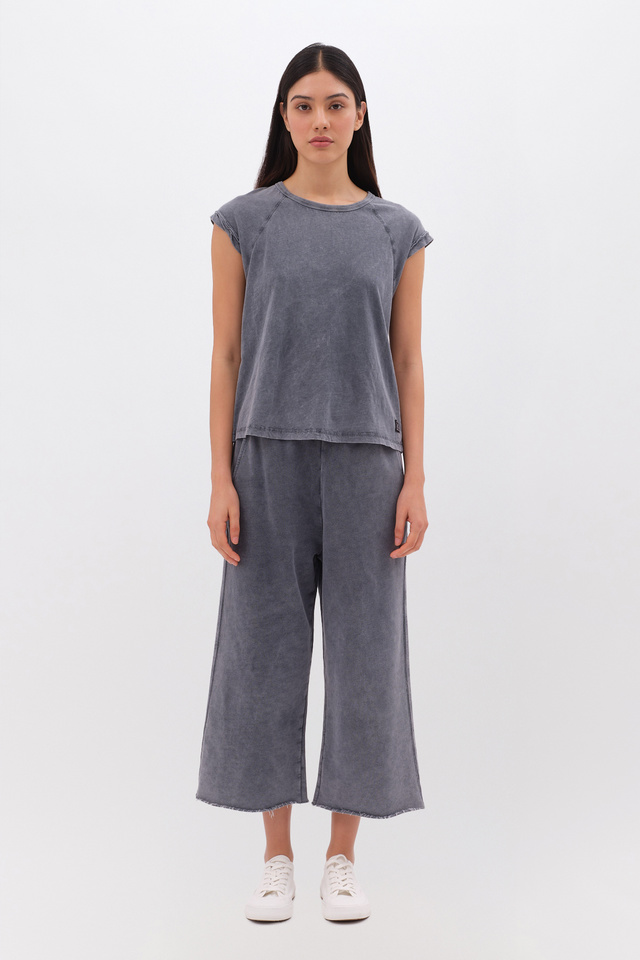 T-Shirt with Raglan Sleeves