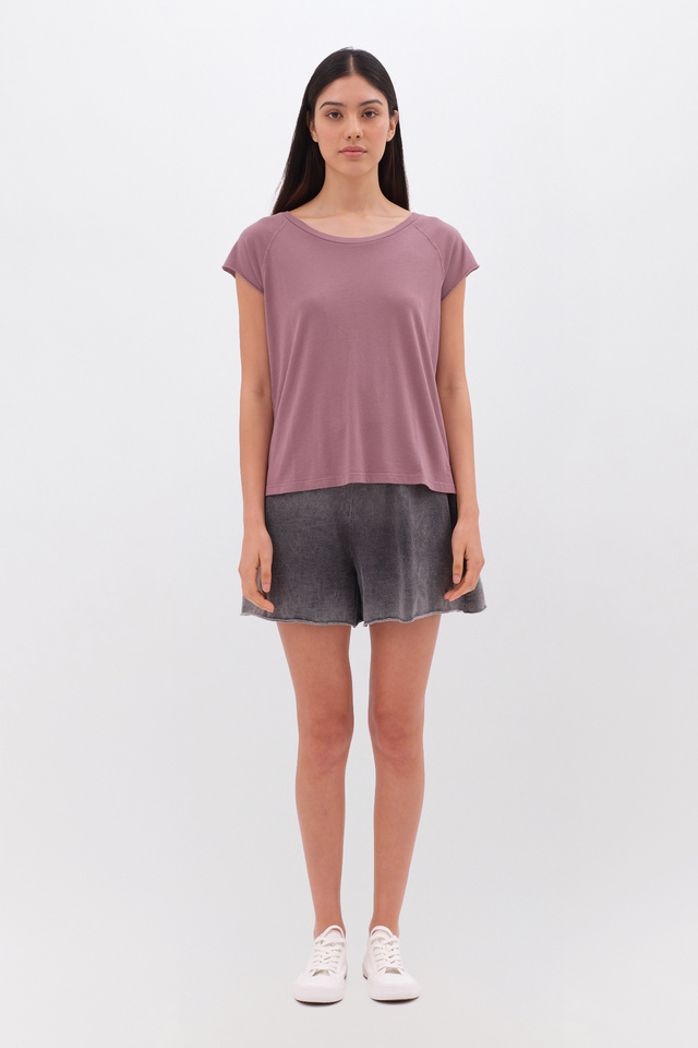 T-Shirt in Relaxed Fit with Round Cut Neckline
