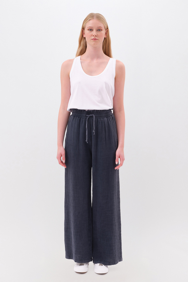 RELAXED PANTS WITH RAW EDGES