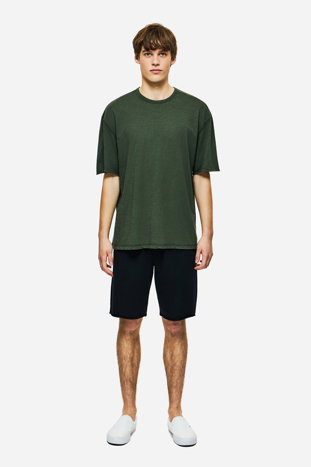 Βερμούδα σε Άνετη Γραμμή με Κεντημένο Λογότυπο