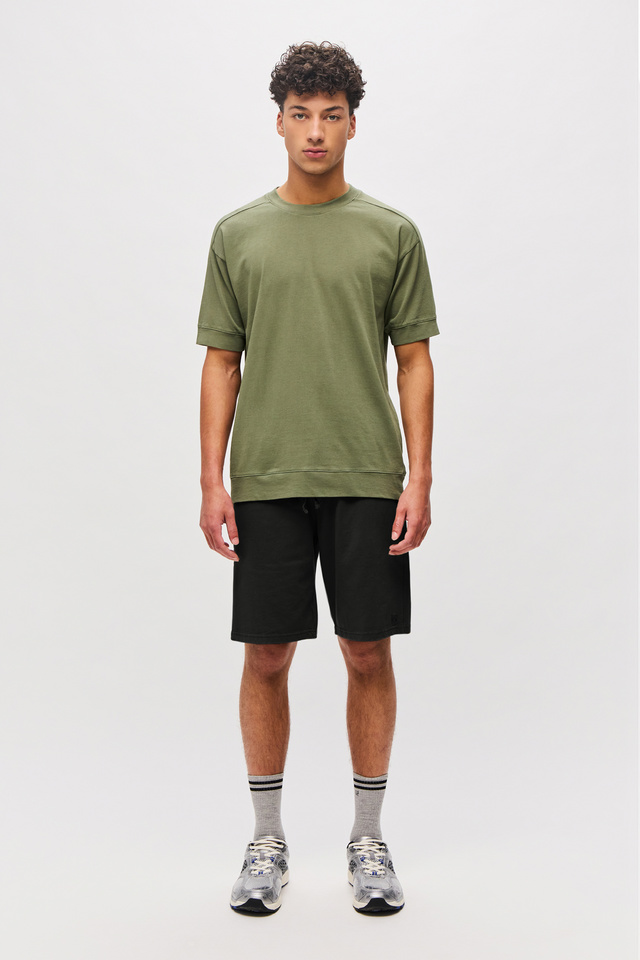 Bermuda with Embroidery in Relaxed Fit