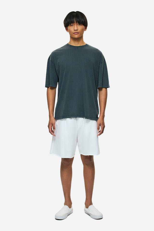 Sweatbermuda with Raw Edges in Regular Fit