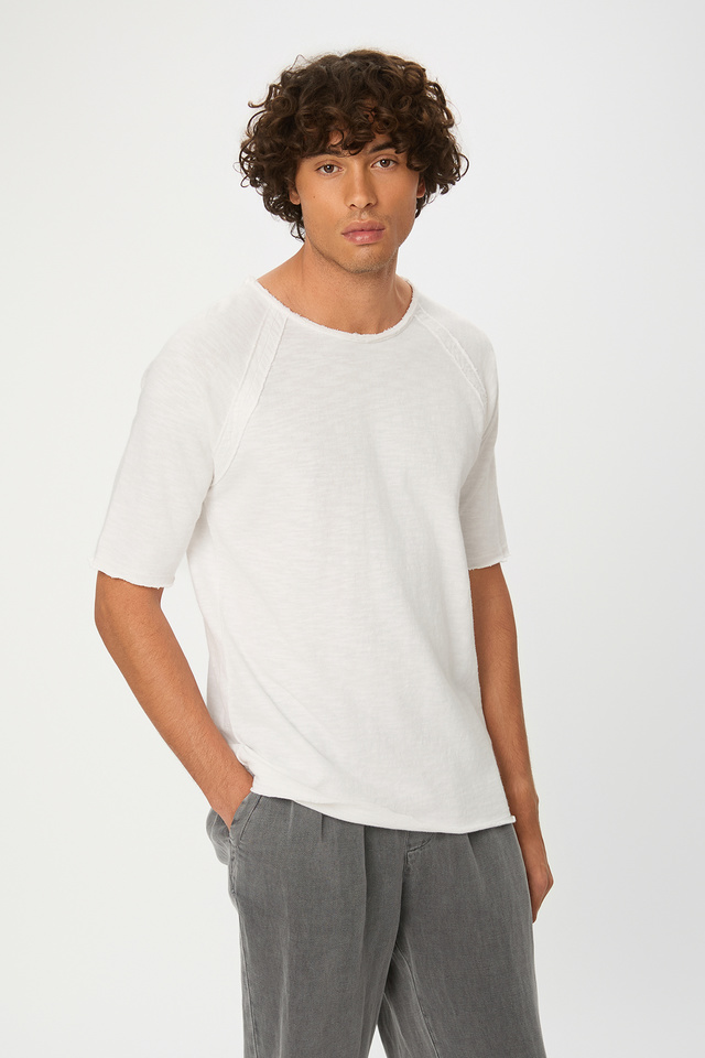 T-Shirt with Raglan Sleeves and Reverse Stitches