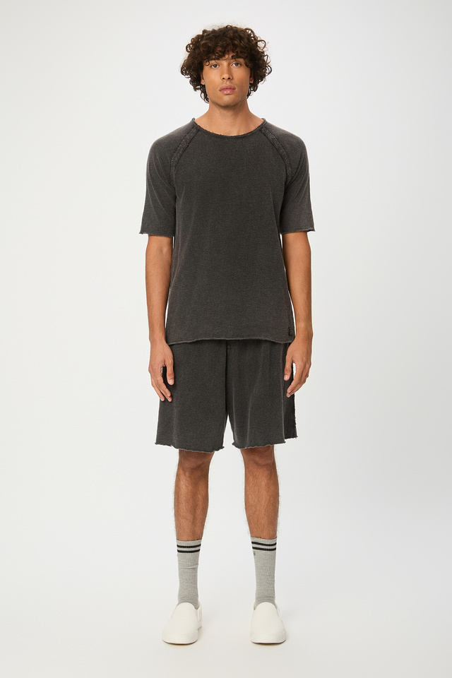 Sweatbermuda with Raw Edges in Regular Fit
