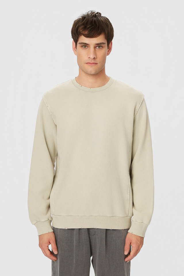 Crewneck with Raw Cut Edges