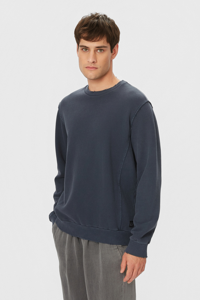 Crewneck with Raw Cut Edges