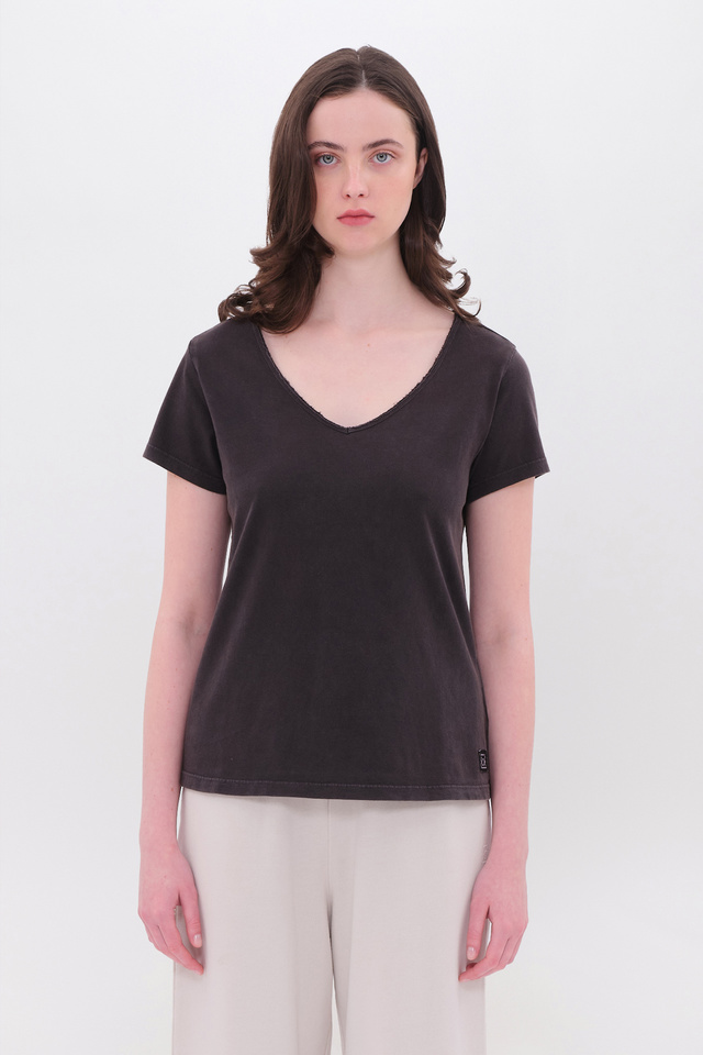 T-Shirt με V Λαιμόκοψη