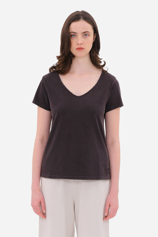 Women's V-Neck T-Shirt With Piping