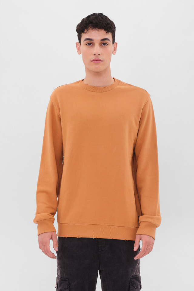 Φούτερ με Ακατέργαστες Λεπτομέρειες