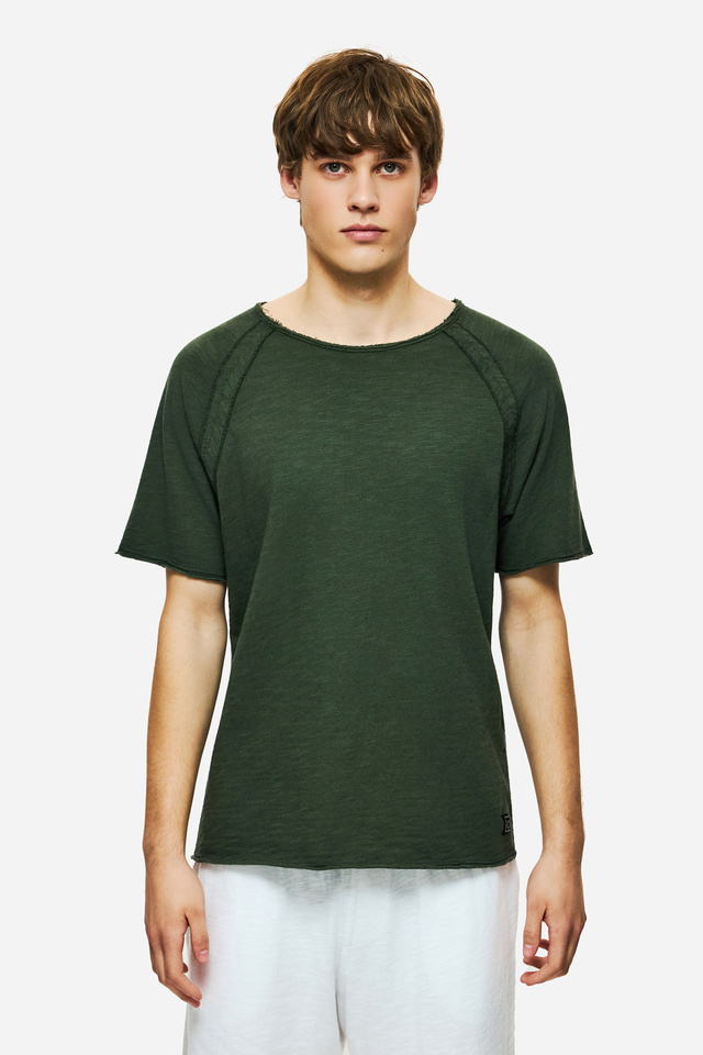 T-Shirt with Raglan Sleeves and Reverse Stitches