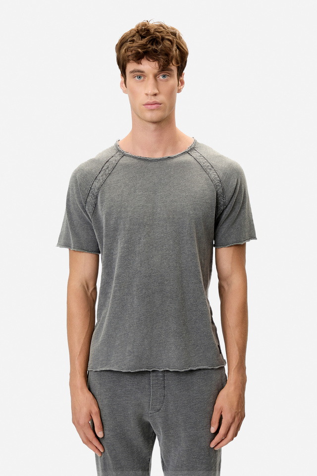 T-Shirt with Raglan Sleeves and Reverse Stitches