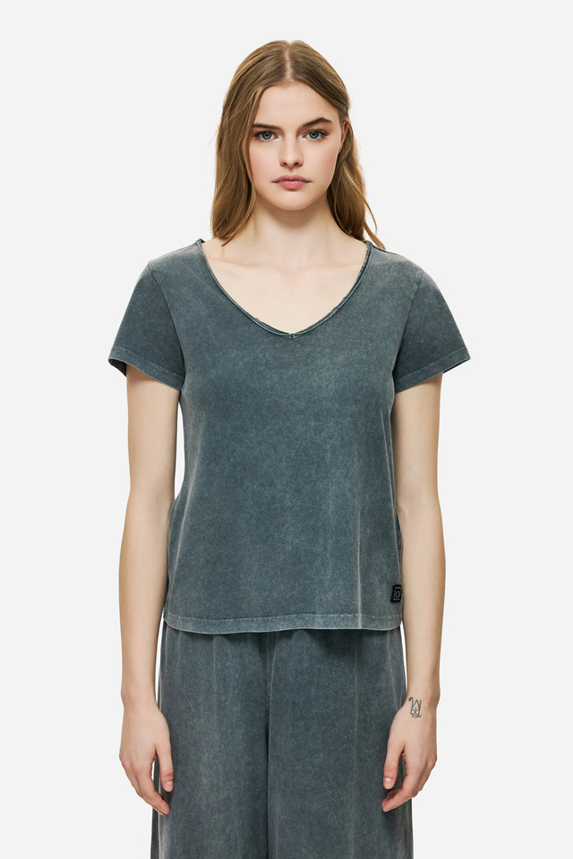 V-Neck T-Shirt With Piping