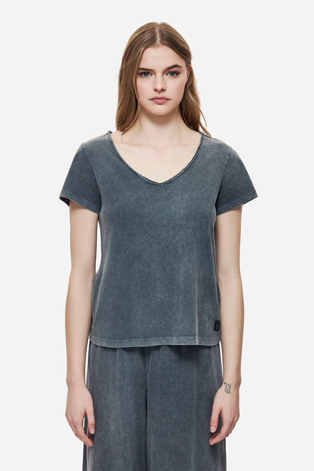 V-Neck T-Shirt With Piping