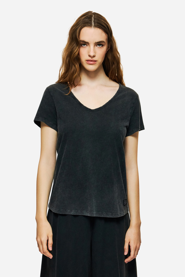 T-shirt with V Neckline