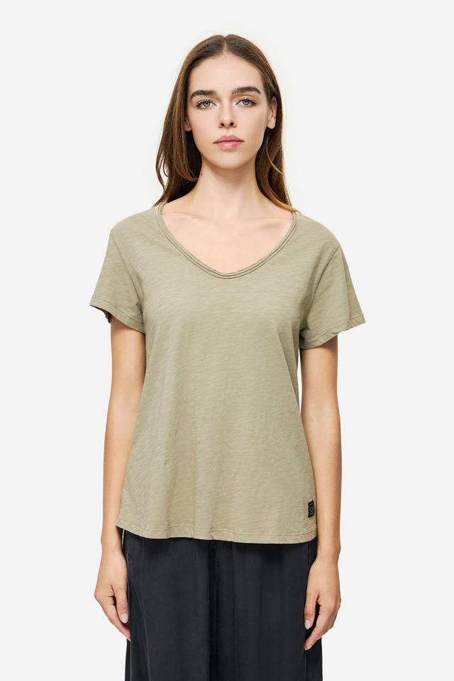 T-Shirt με V Λαιμόκοψη