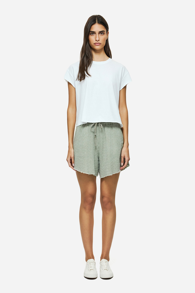 RELAXED SHORTS WITH RAW EDGES