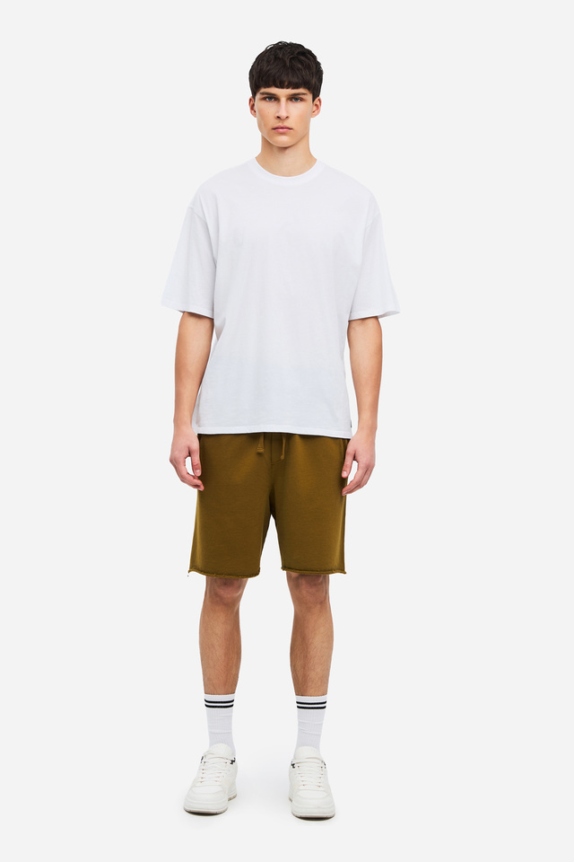 Sweatbermuda with Raw Edges in Regular Fit