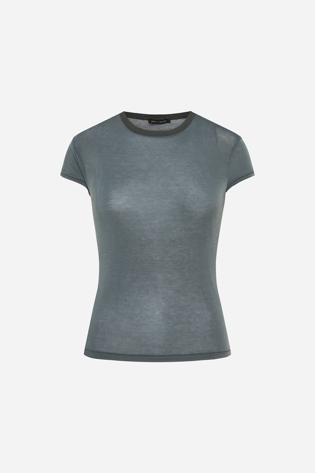 T-Shirt σε Στενή Γραμμή